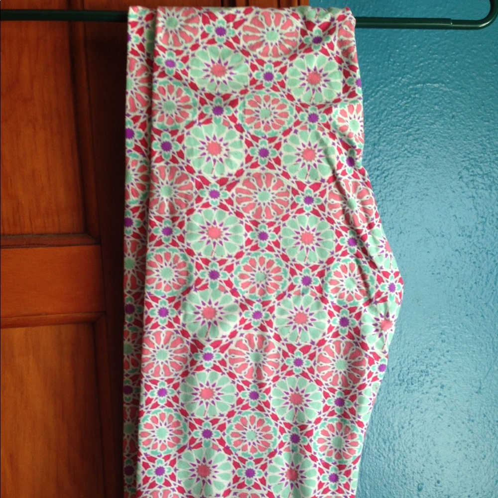 Lularoe OS leggings.